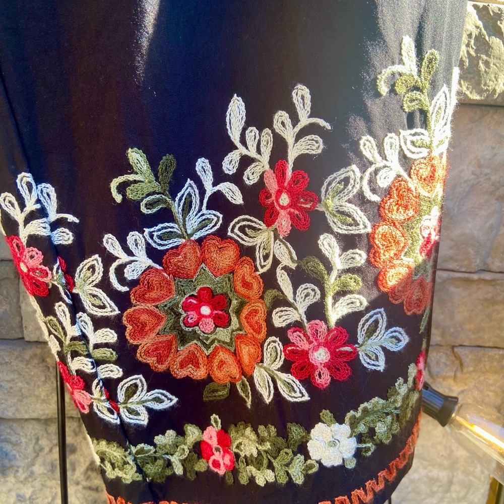 Black Embroidered Wide Leg Pants - Picture 7 of 9